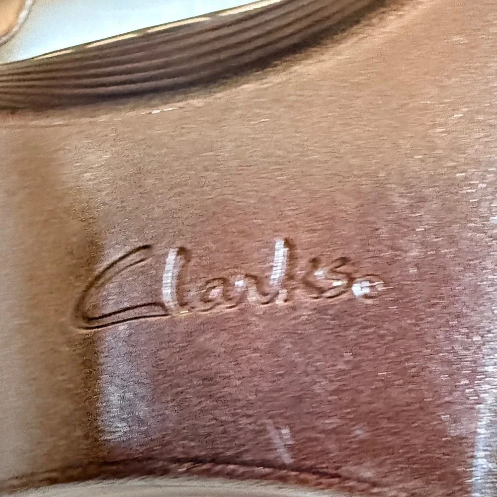 Clarks collection cushion